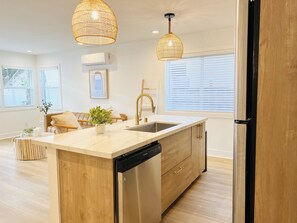 Interior - 4169-Quaint, Newly renovated (San Diego)