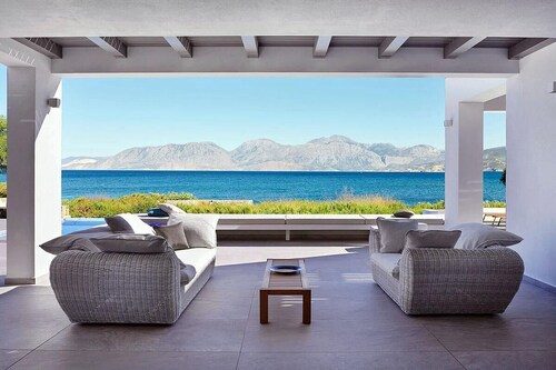 Beachfront Art Villa with a heated pool