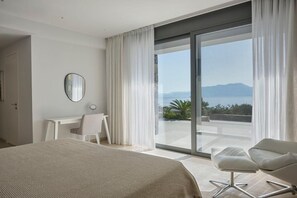 6 bedrooms, iron/ironing board, WiFi, bed sheets