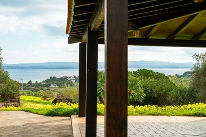 Villa "Olga" with Sea View, Private Terrace & Wi-Fi