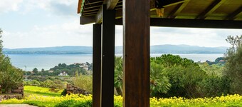 Villa "Olga" with Sea View, Private Terrace & Wi-Fi