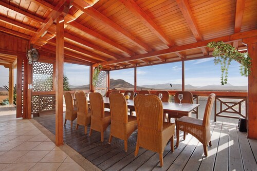 Vacation Home 'Casa Glory' with Mountain View, Wi-Fi and Air Conditioning