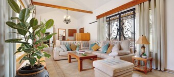 Vacation Home 'Casa Glory' with Mountain View, Wi-Fi and Air Conditioning