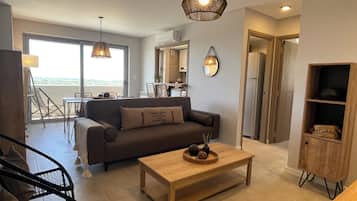 Apartament estàndard | Sala d'estar | Futbolí i taula de tennis de taula