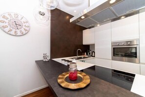 Fridge, oven, stovetop, coffee/tea maker - Apartment 'La Dimora Del Benessere' with Balcony and Air Conditioning (Noicattaro)