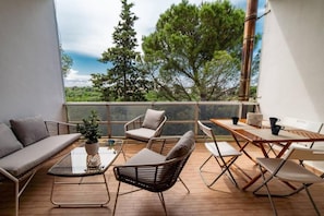 Outdoor dining - Apartment 'La Dimora Del Benessere' with Balcony and Air Conditioning (Noicattaro)