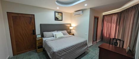 Royal Single Room | Desk, free WiFi