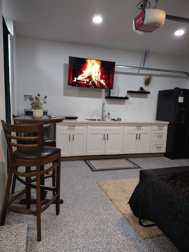 New ideal studio! Central and stylish!