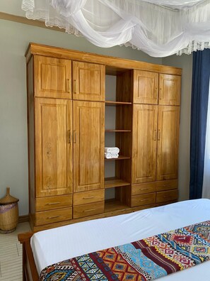 5 bedrooms, iron/ironing board, travel cot, WiFi - Luxury villa Garden  (Dar es Salaam)