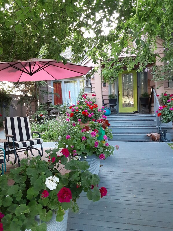 Exterior detail - Quiet apartment in the Airport Heights neighborhood. Close to Hospitals. (Anchorage)