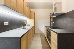 Kühlschrank, Ofen, Herdplatte, Geschirrspüler