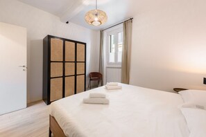 2 室のベッドルーム、アイロン / アイロン台、WiFi、ベッドシーツ