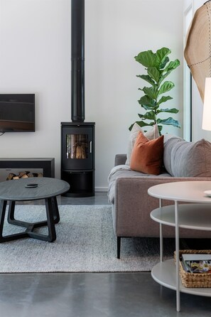 Smart TV, fireplace - Serene Modern Cabin | Hiking | Private Hot Tub | Firelight at Shope Creek (Asheville)