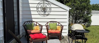 Cheerful 3bd Cape yards from beach/ river access