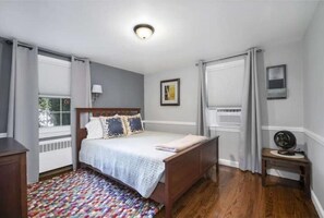3 bedrooms, in-room safe, desk, iron/ironing board