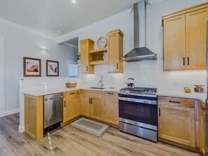 Fridge, oven, stovetop, dishwasher - Located in Northtown Arcata, The Yellow Doors `A` (Arcata)