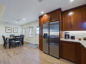 Réfrigérateur, four, plaque de cuisson, lave-vaisselle