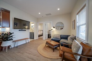 3 Schlafzimmer, Schreibtisch, Bügeleisen/Bügelbrett, Reisekinderbett