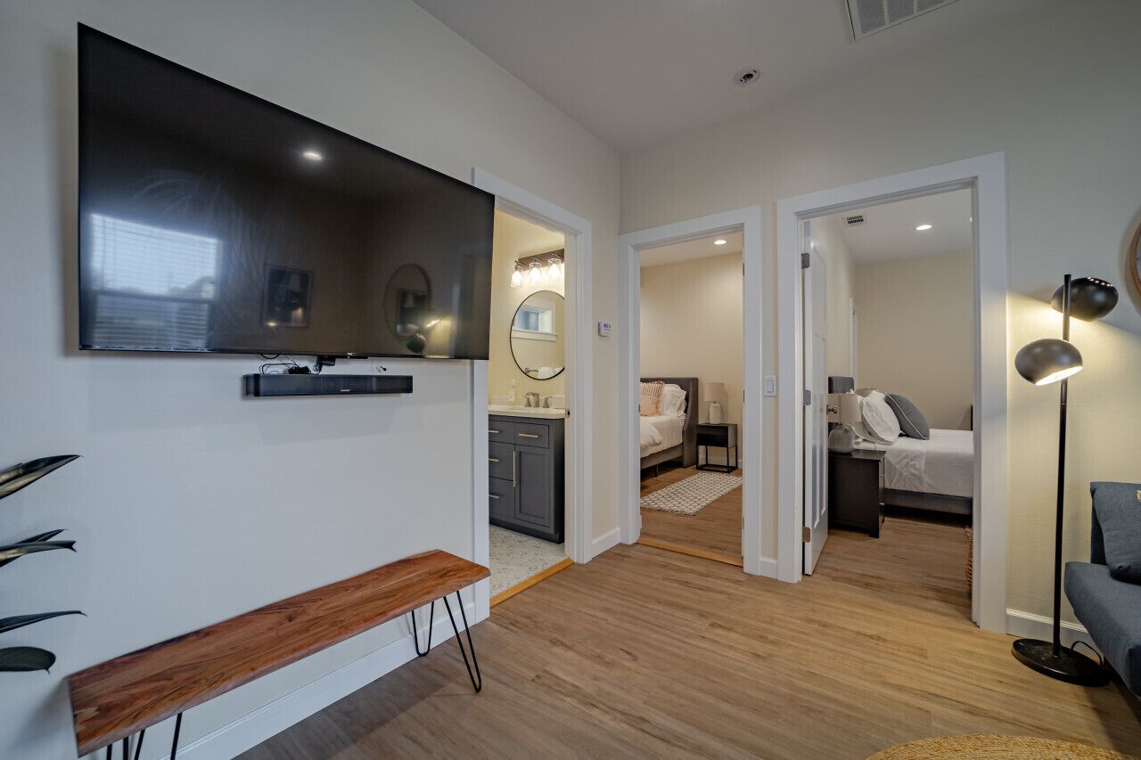 3 bedrooms, desk, iron/ironing board, travel cot