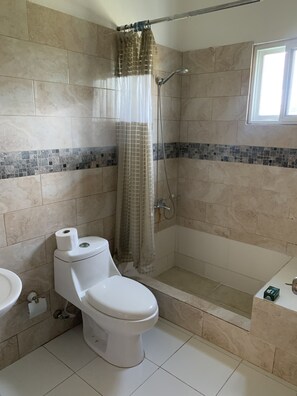 Shower, towels, soap, toilet paper - 4 Bedroom Villa 3.5 baths private pool peaceful area 3 minutes from the beach (Residencial Romana)