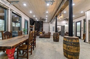 Dining - SXS Trail Access:Pet Friendly:Fun for the entire family!  (Broken Bow)
