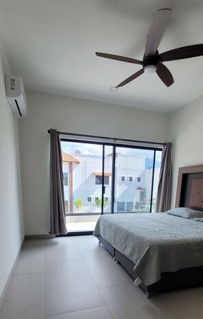 4 quartos, ferros/tábuas de passar roupa, Wi-Fi, roupa de cama