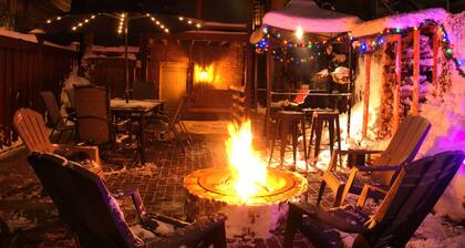 The Banksy-King Bed-Firepit-Rooftop-United Center