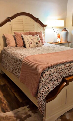 2 habitaciones, tabla de planchar con plancha y cuna de viaje