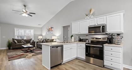 Luxurious Ranch Style Modern 3BR 2 Bath home!