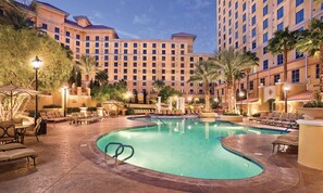 Pool - Super Bowl in Vegas for 8 Super Fans (Las Vegas)