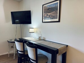 Interior - Country Apartment Rental in an Outdoor Paradise! (Mount Carroll)