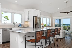 ハウス ベッド (複数台) (Bleu Rivage) | 専用キッチン | オーブン、トースター