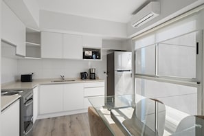 Apartment, 2 Bedrooms | Private kitchen | Fridge, microwave, electric kettle, toaster - La Vie Suite Barrio Norte  (Buenos Aires)