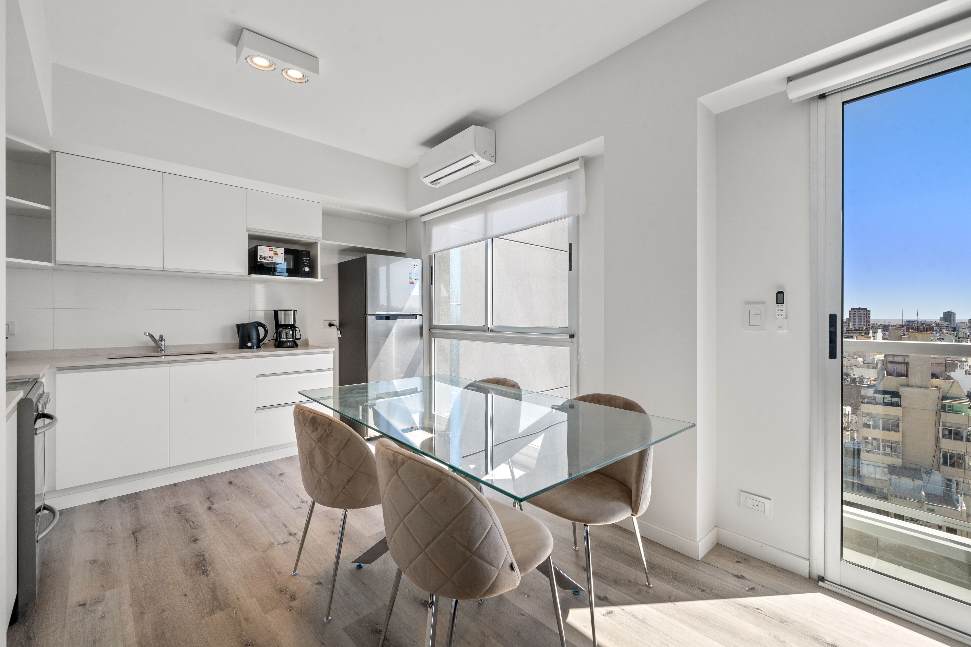 Apartamento, 2 habitaciones | Cocina privada | Frigorífico, microondas, hervidor eléctrico y tostadora