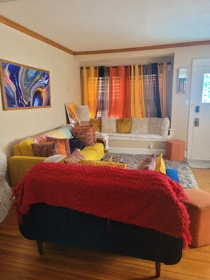 Interior - Cozy one bedroom in home with shared bathroom! In the heart of DSm! (Des Moines)