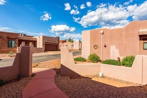 Property grounds - “Sedona Bliss” :Dog & Kid friendly, Hot Tub! (Sedona)