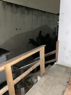 المنطقة المحيطة بالمنشأة