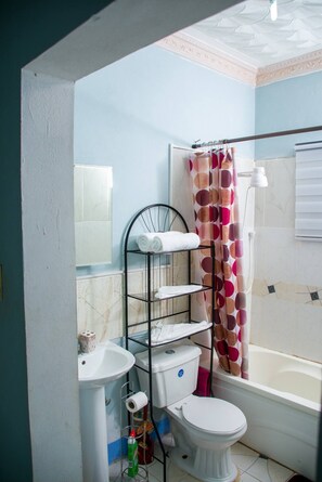 Amenidades de baño ecológicas, toallas, jabón, shampoo 