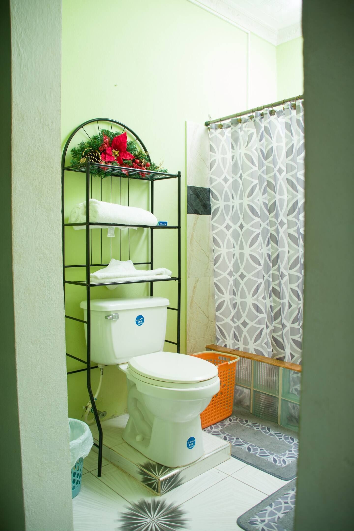 Articles de toilette écologiques, serviettes fournies, savon, shampooing