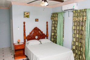 4 bedrooms, iron/ironing board, free WiFi, bed sheets