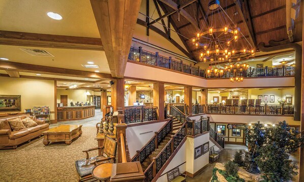 Interior - 3 Bedroom Deluxe Condo, Sleeps 10, Waterpark Passes, Glacier Canyon Lodge Resort (Baraboo)