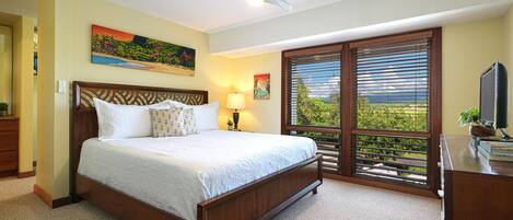 1 chambre, bureau, fer et planche à repasser, lit de bébé portatif