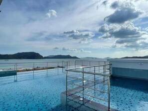 Kolam renang terbuka 