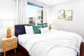 4 bedrooms, iron/ironing board, WiFi, bed sheets