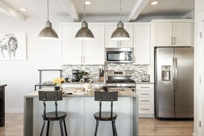 Refrigerador, microondas, horno, placa de cocina