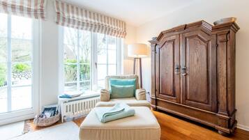 TV, DVD player, aparelho de som