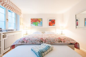 2 Schlafzimmer, Schreibtisch, Bügeleisen/Bügelbrett, WLAN