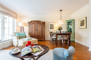 Televisión, reproductor de DVD y estéreo 