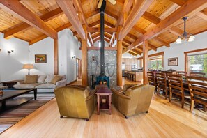 Interior - Copperleaf By Tahoe Getaways - Alpine Meadows 5 BR - Hot Tub - Ski Shuttle! (Alpine Meadows)