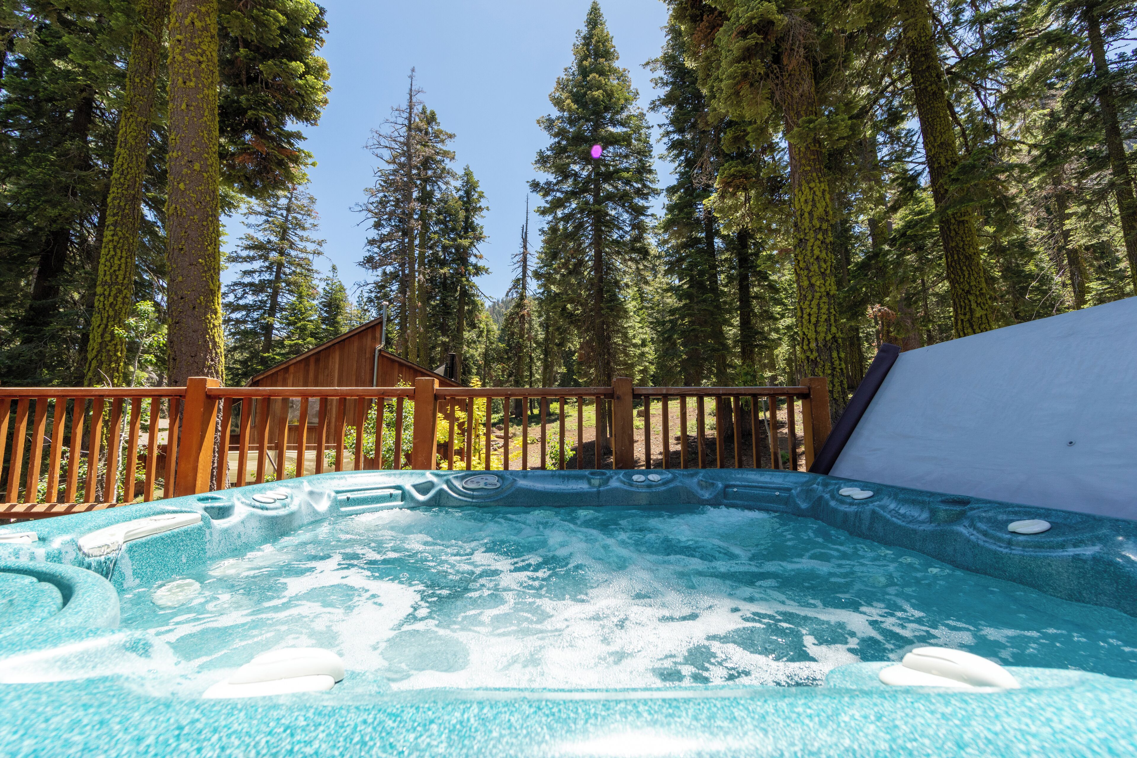 Copperleaf Lodge - Alpine Meadows Chalet w Private Hot Tub + Ski Shuttle!